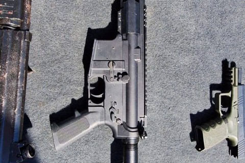 Criminosos fortemente armados com fuzis trocaram tiros com a Polícia Militar em plena Rodovia Raposo Tavares.